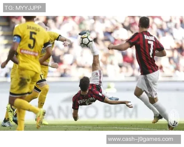 足球双手指天的激情瞬间展现了运动员的奋斗精神与团队合作的力量